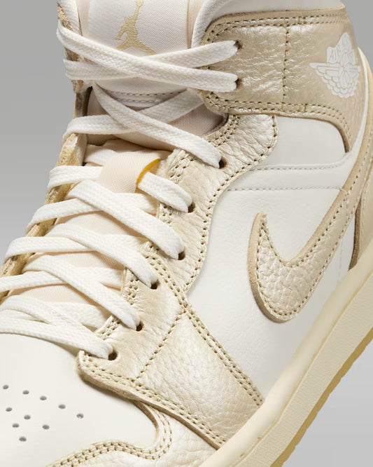 Air Jordan 1 Mid SE Size 7.5