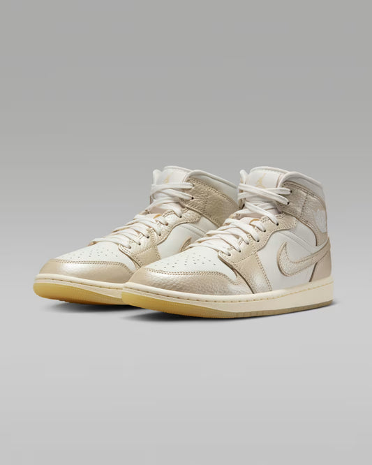 Air Jordan 1 Mid SE Size 7.5