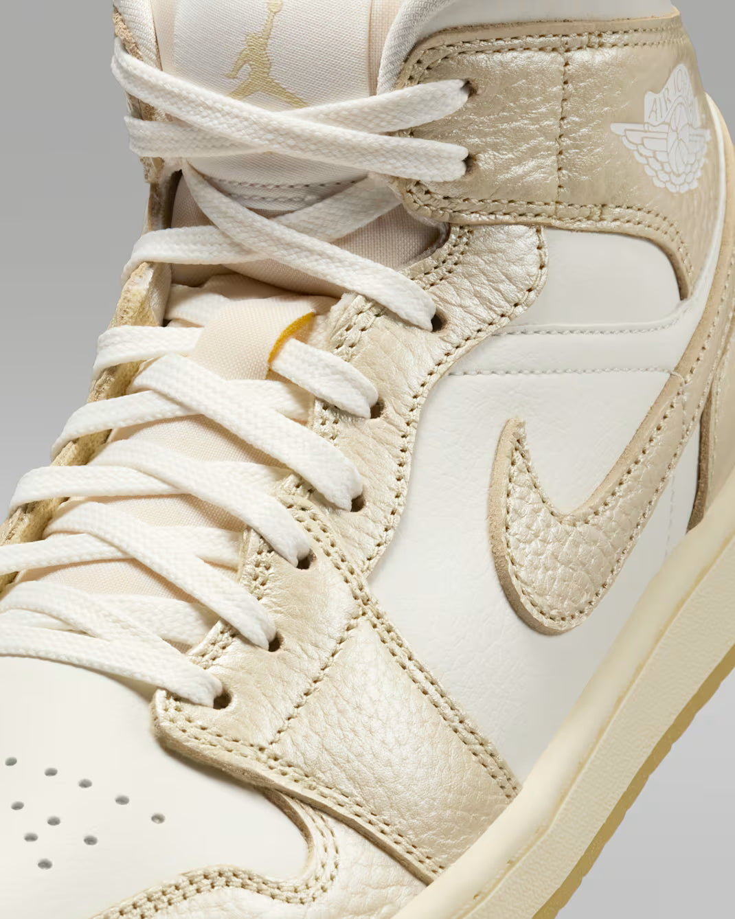 Air Jordan 1 Mid SE Size 7.5