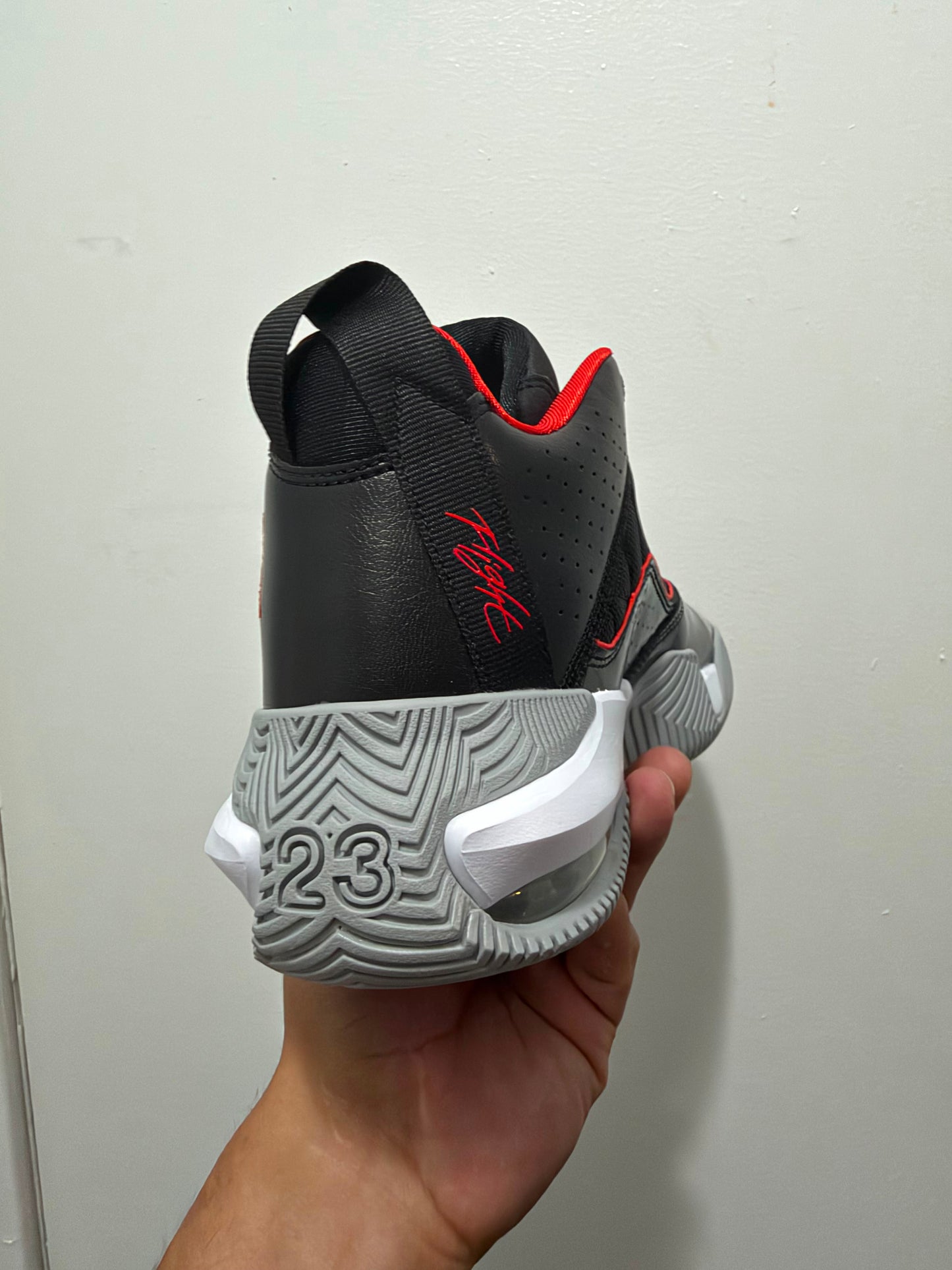 Jordan Stay Loyal  / Size 8