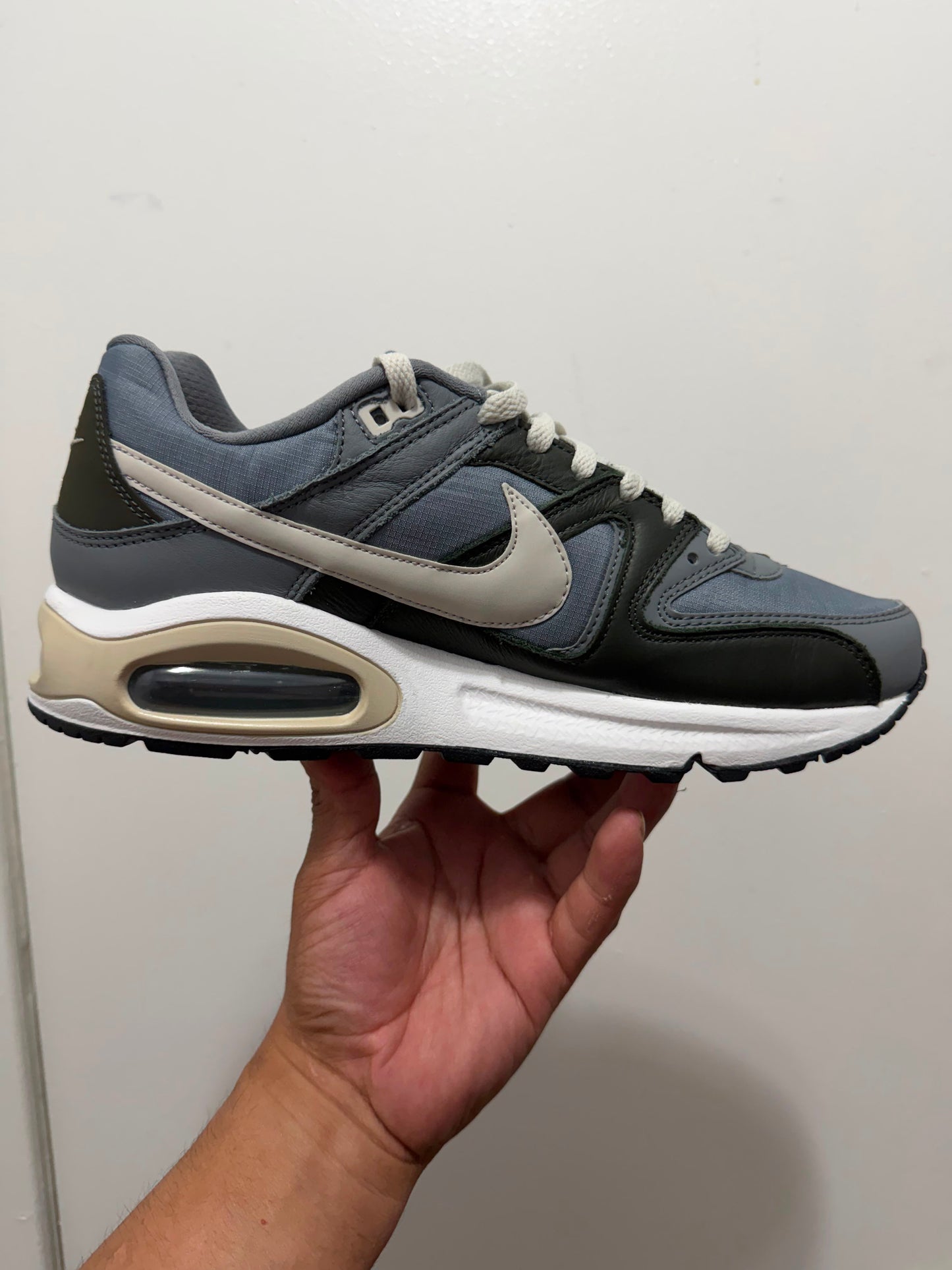 Nike Air Max Command / Size 8.5
